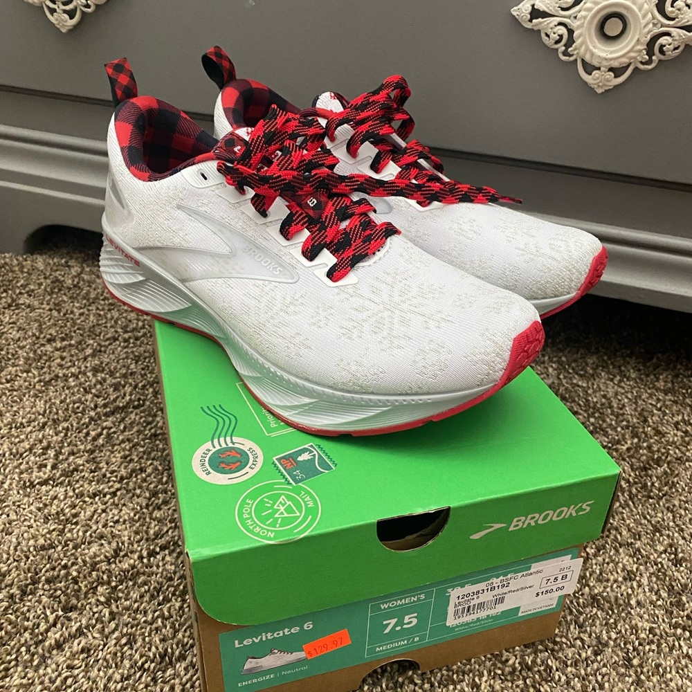 NIB Brooks Levitate